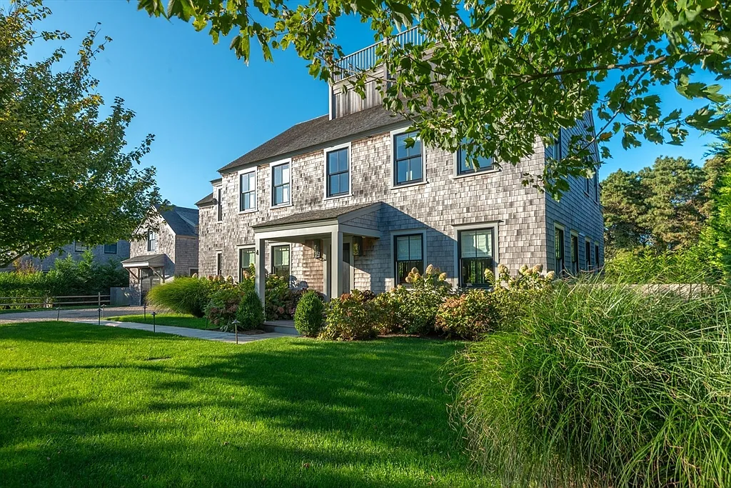 6 bed, 8.0 bath, 4228 sqft, $30,000 — Photo 1