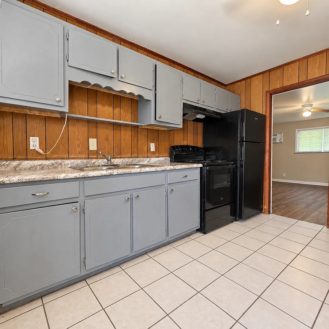 Move In Special! Studio Apartment - Under New Management — Photo 4