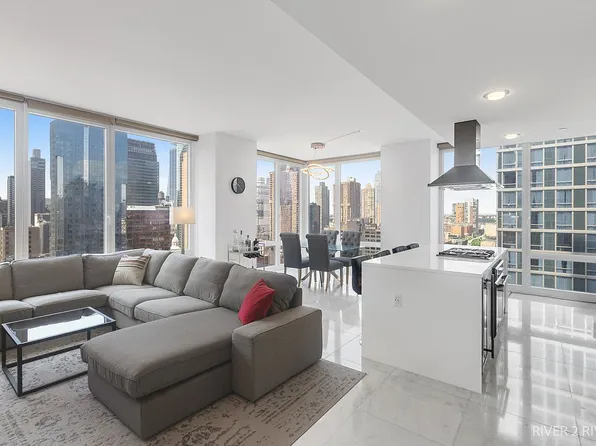 247 W 46th St APT 1803, New York, NY 10036