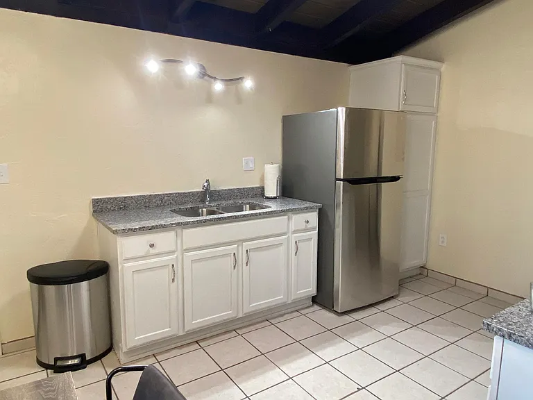 2401 N Jordan Dr — Photo 12