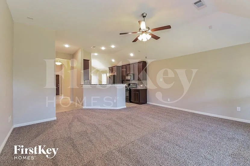 3 bed, 2.0 bath, 1709 sqft, $2,655 — Photo 2