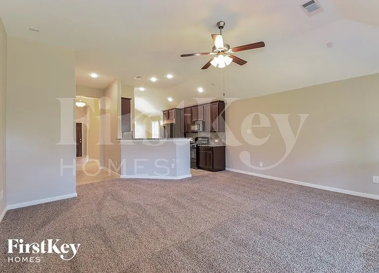 4818 La Piedra Ln — Photo 2