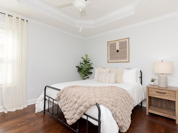 Bedroom 3 w/Queen bed & TV Streaming