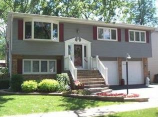 445 Geneva Rd, Glen Ellyn, IL 60137