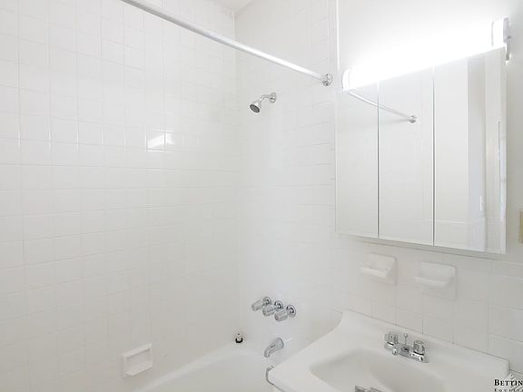 5th image of 254 E 10th St APT 1D
