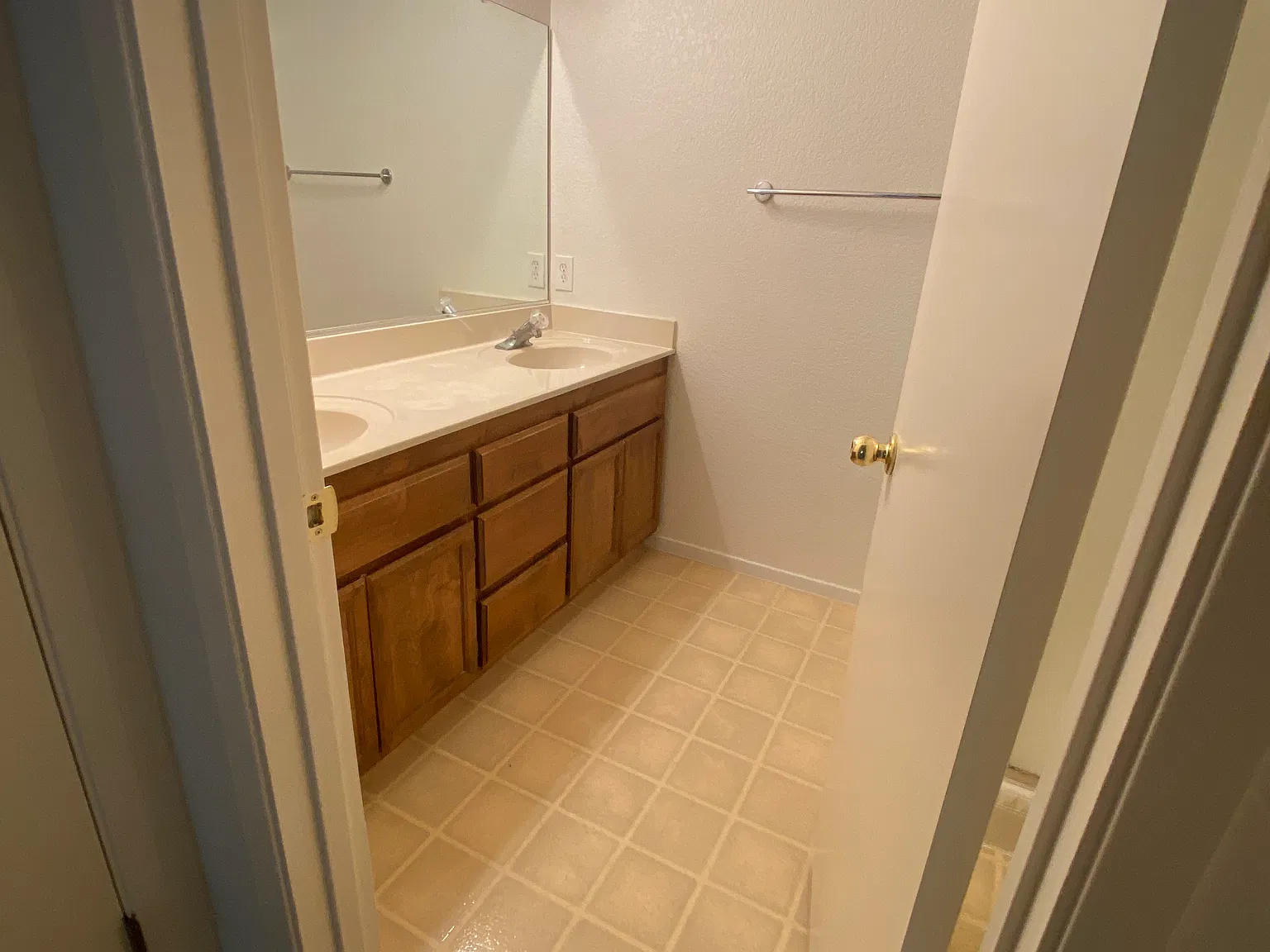 2 bed, 1064 sqft, $2,100 — Photo 4