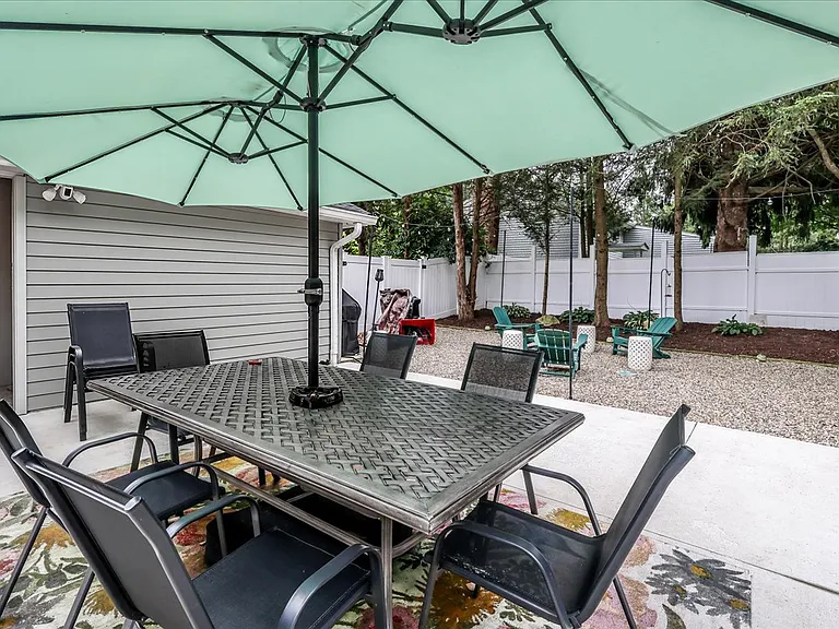 24 Sharon Rd — Photo 14