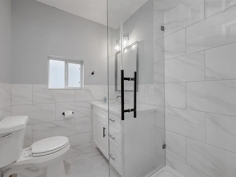 6322 Victoria St — Photo 26