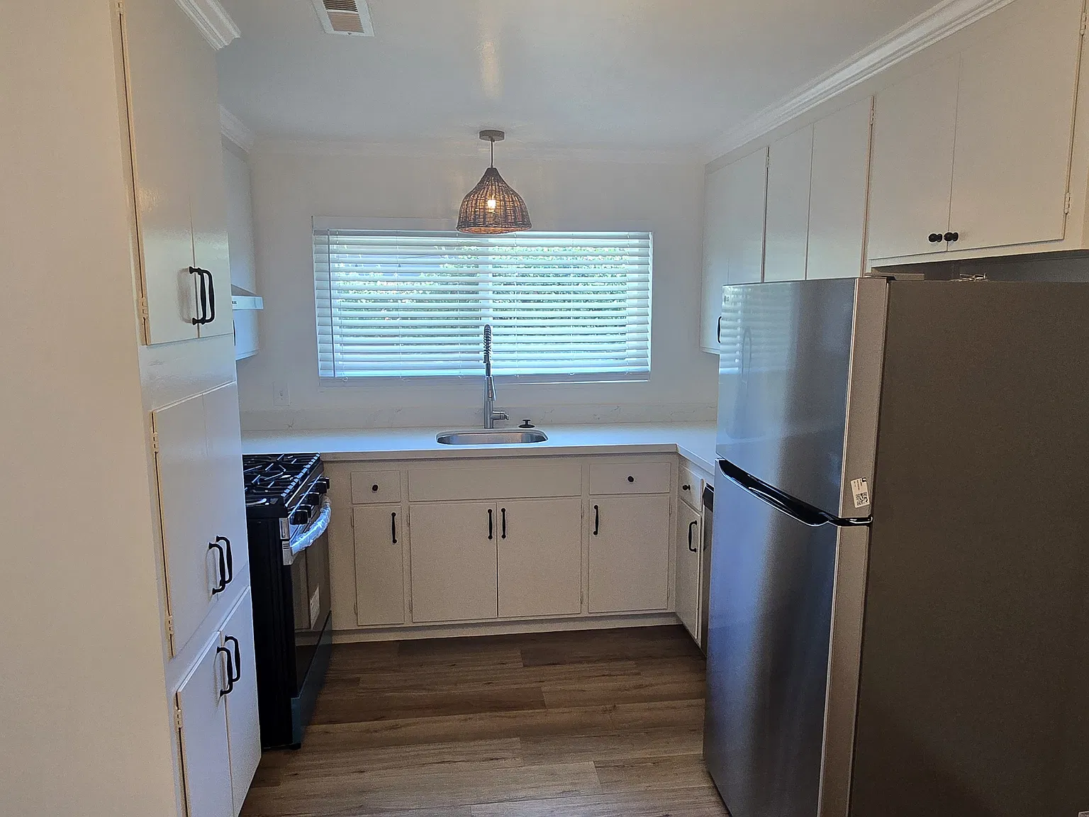 2 bed, 800 sqft, $3,900 — Photo 3
