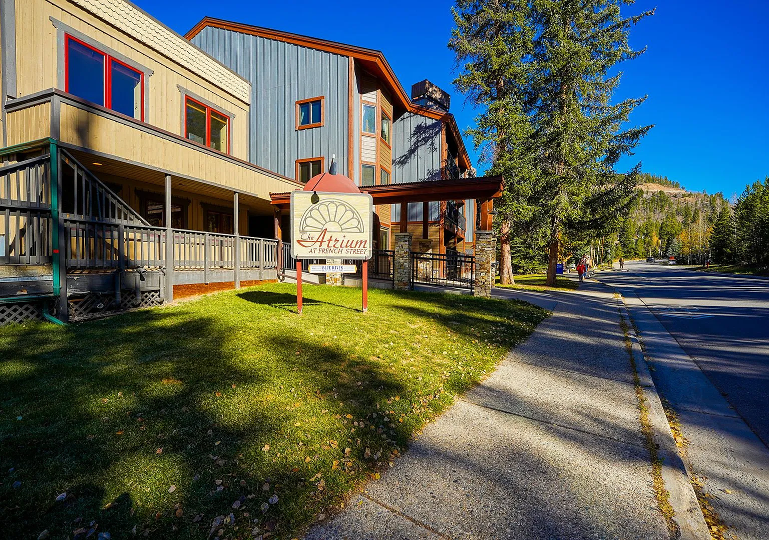 In town condo! Walk to gondola! Ski season will be the best! In town 2 bed/2 bath available start... — Photo 1