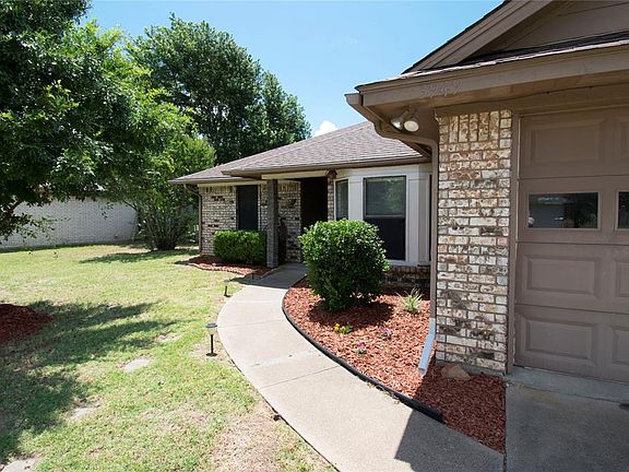 3rd image of 3949 Country Meadows Cir