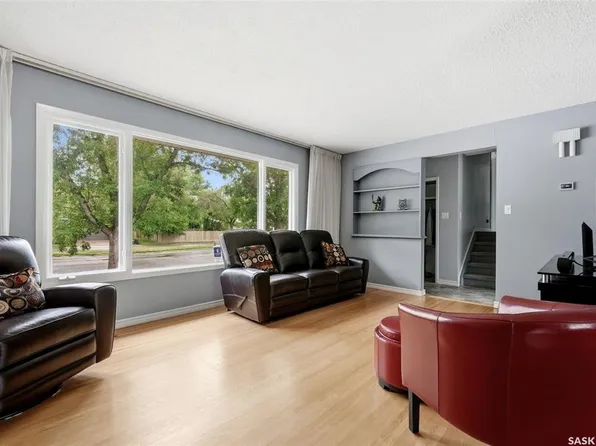 2305 Parliament AVENUE, Regina, SK S4S 4G5