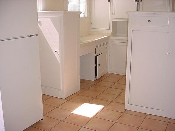 5th image of 3336 Laguna St APT 304