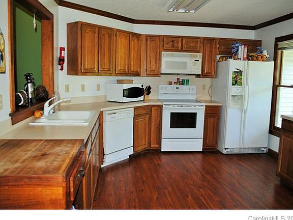 3rd image of 115 Primrose Dr