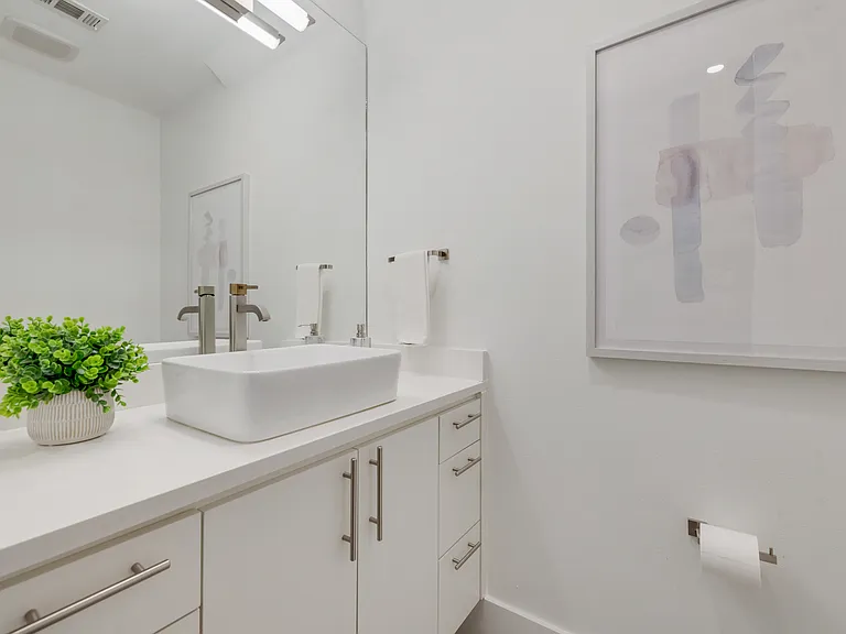 6420 Kenwood Ave — Photo 31