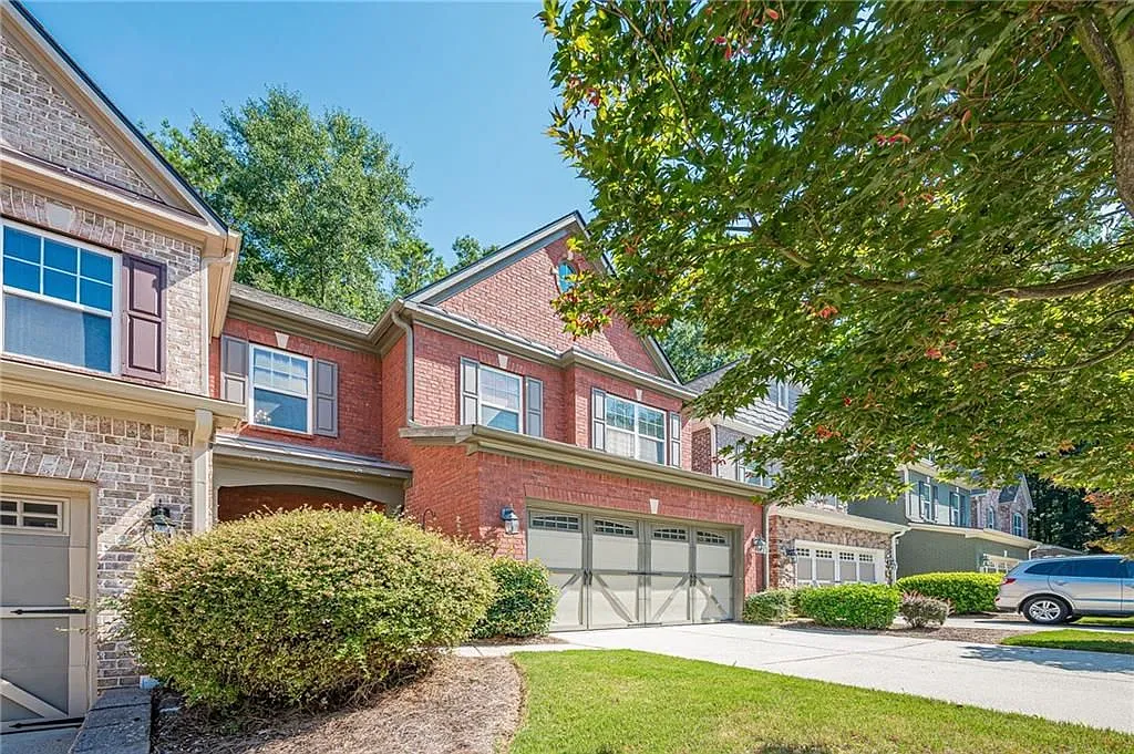 4 bed, 4.0 bath, 2406 sqft, $3,200 — Photo 4