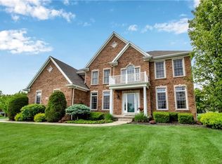 2 Overlook Ct, Lancaster, NY 14086