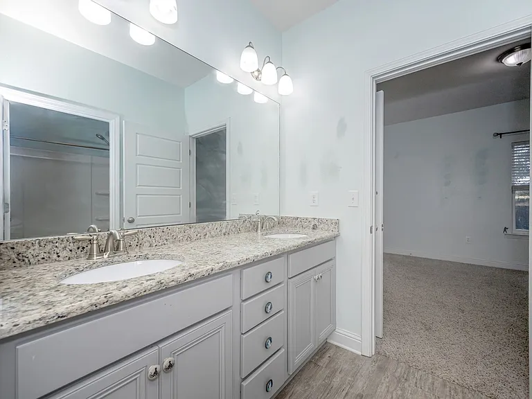 1013 Silverbell Cv — Photo 30