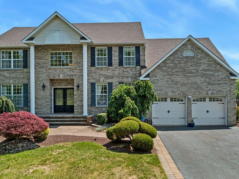 1st image of 901 Oakley Dr