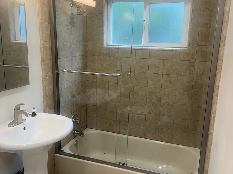 183 S Bayview Ave #4 — Photo 5