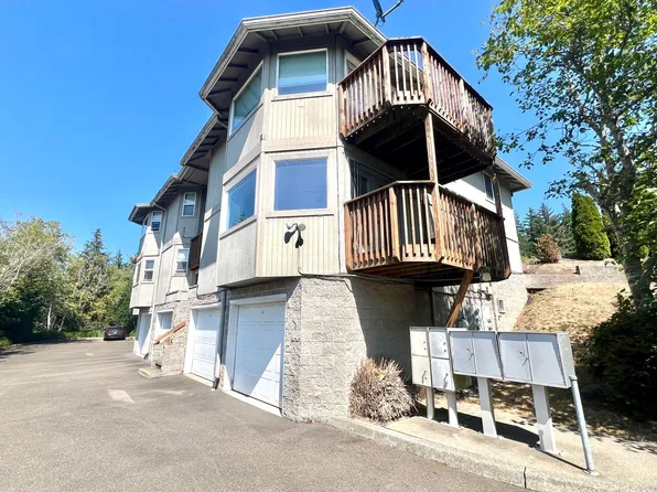 3730 Buccaneer Ln, North Bend, OR 97459