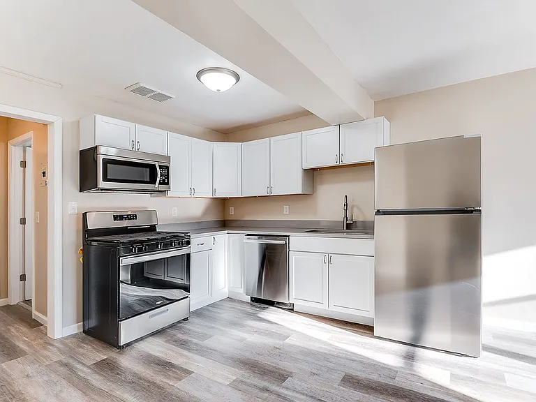 Trailway Apartments — Photo 48