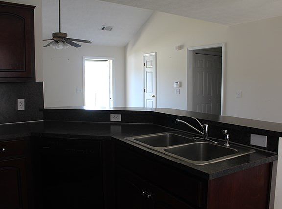5th image of 23 Lake Ct