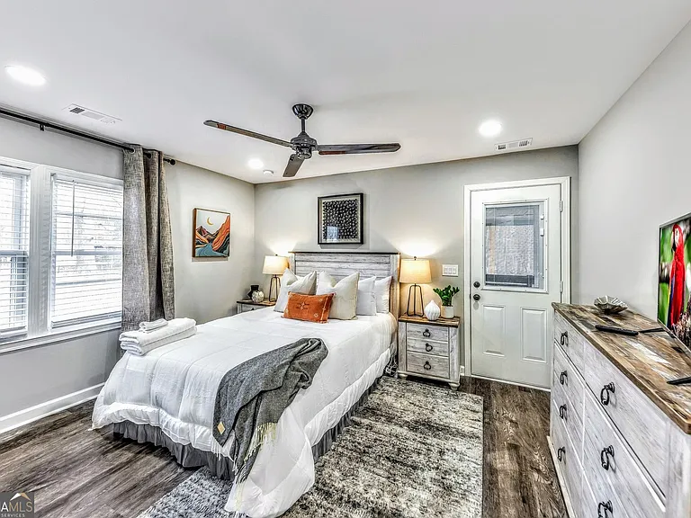 6230 Love St — Photo 22