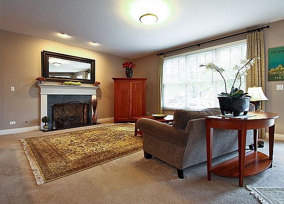 4th image of 1572 Saratoga Ln