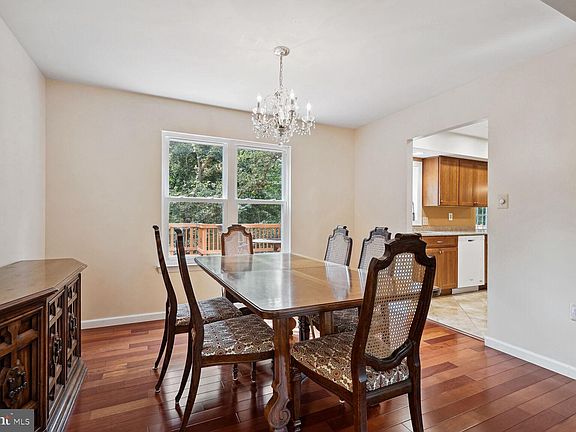 5th image of 10519 Cambridge Ct