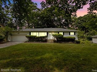 2265 Denby Dr, Waterford, MI 48329