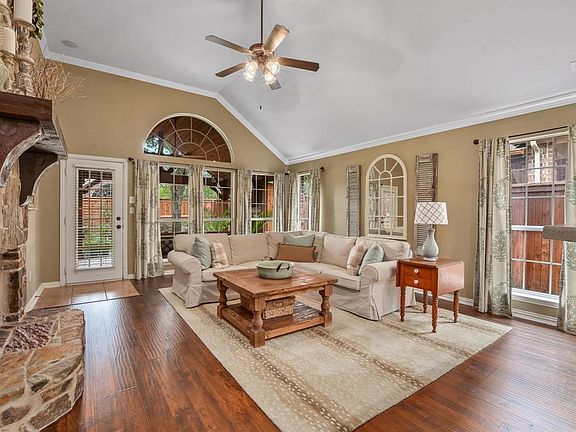 4th image of 1290 Golf Club Dr