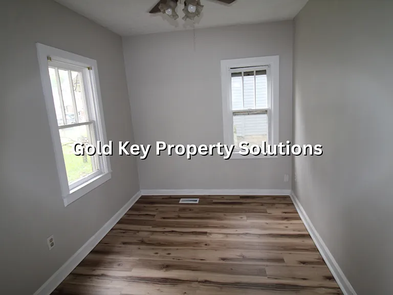 506 W 2nd St — Photo 15