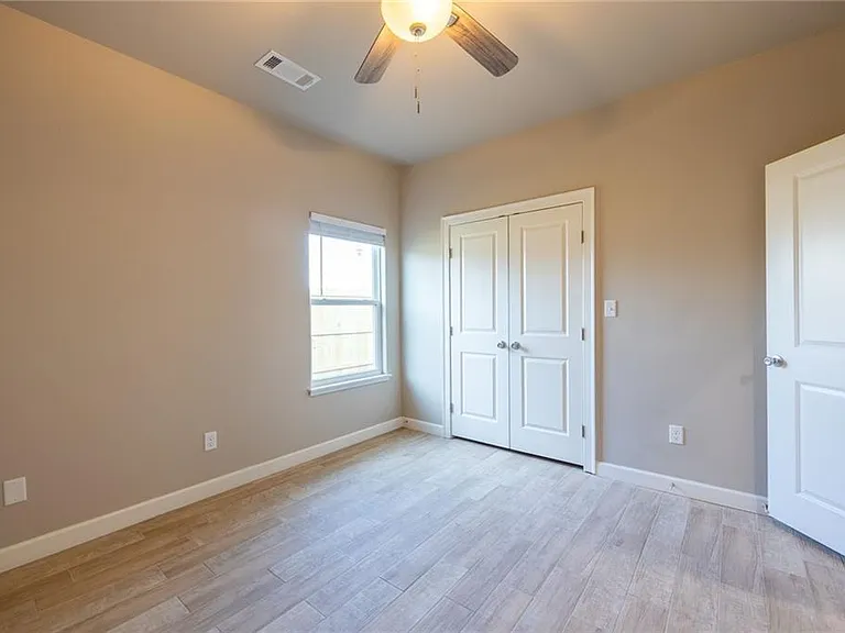 802 Valley Oaks Ln — Photo 13