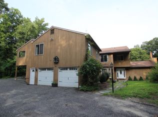 8 Cawdor Burn Rd #A, Brookfield, CT 06804