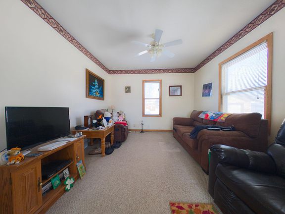 5th image of 323 3rd Ave NW