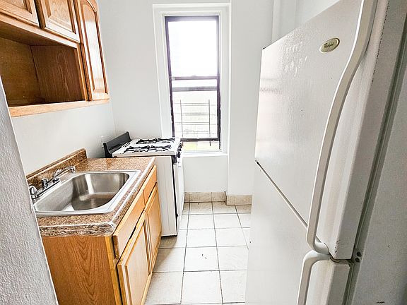 4th image of 3560 Olinville Ave APT 5O