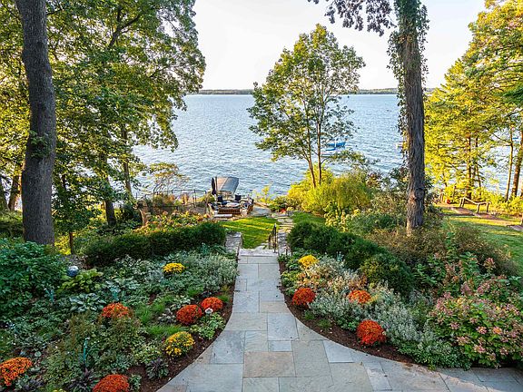 3rd image of 3414 Lake Mendota Dr