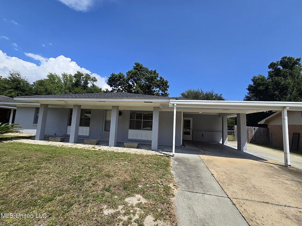 1st image of 340 Greenwood Dr