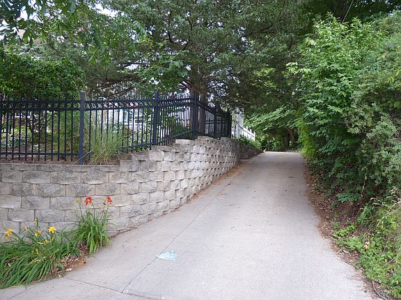 4th image of 215 N 30th St