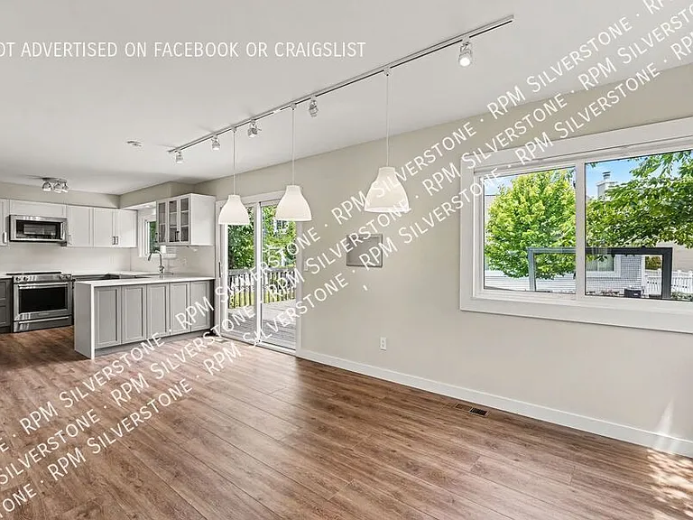 452 Farmridge Ct — Photo 12