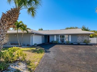 371 Mehlenbacher Rd, Belleair Bluffs, FL 33770