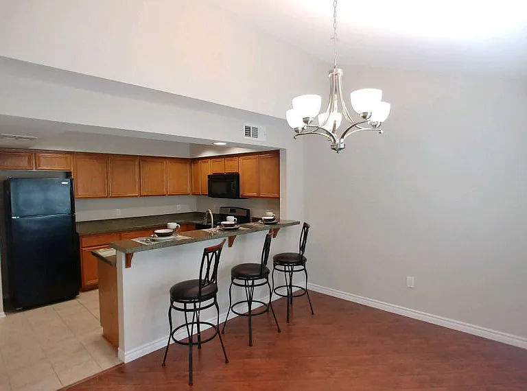 Almeria Townhomes — Photo 27