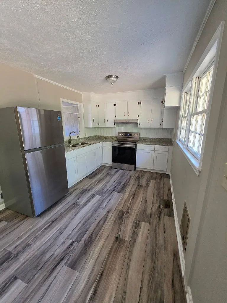 4 bed, 2.5 bath, 2306 sqft, $1,700 — Photo 4