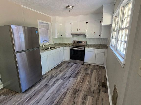 4th image of 624 Camellia St NE