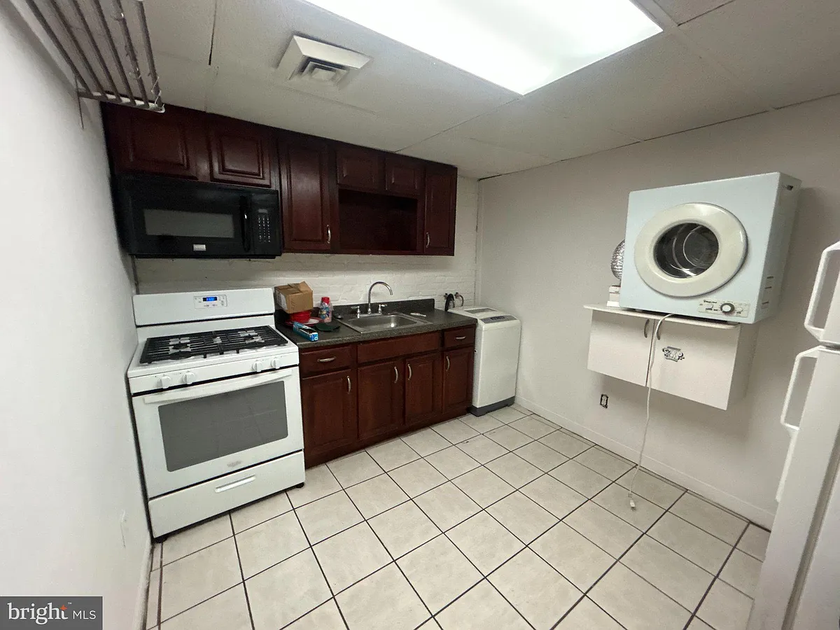 Building Photo - 44 S 2nd St #2