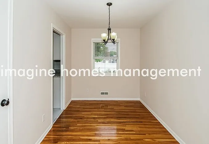 109 105th Ave NE — Photo 3