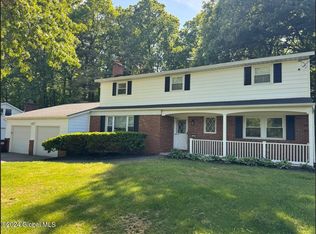20 Garrison Ln, Ballston Lake, NY 12019