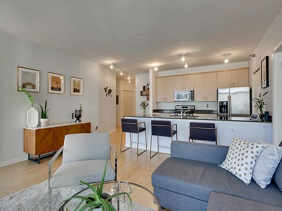 5th image of 330 W Grand Ave APT 1407