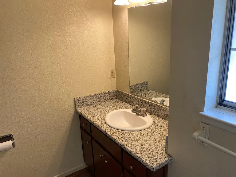 726 W 2nd Ave #C — Photo 12